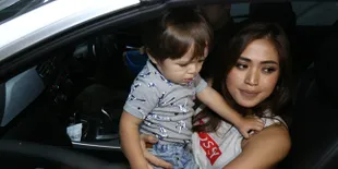 Ayu Ting Ting Lempar Kado Ulang Tahun Dari Jessica Iskandar?