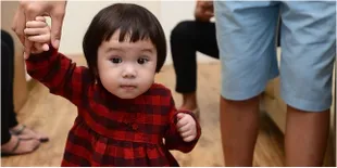 Baby Gempi Tunjukkan Wajah Sinetron, Sipit & Pipi Makin Tembem!