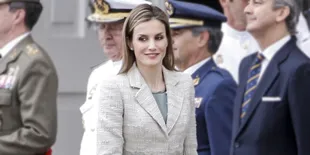 Bagai Pinang Dibelah Dua, Model Cantik Ini Mirip Ratu Letizia