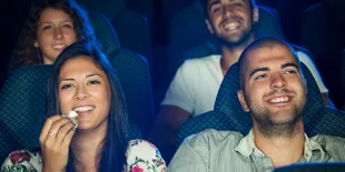 Bagaimana Rasanya Nonton Bioskop di Tengah Laut?