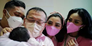 Bahagianya Anang Hermansyah Sudah Punya Cucu, Langsung Diajak Main Usai Salat Subuh