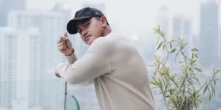 Adiknya Bakal Segera Menikah, Kahiyang Ayu Unggah Potret Kaesang Pangarep Latihan Momong Anak