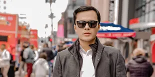 Bangga Pakai Batik Saat Liburan ke Amerika, Dokter Oky Pratama Banjir Pujian Netizen