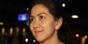 Banjir, Venna Melinda - Inggrid Kansil Sumbang Perahu Karet