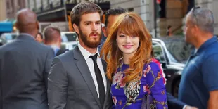 Bantah Rumor Putus, Emma Stone - Andrew Garfield Ketahuan Kencan