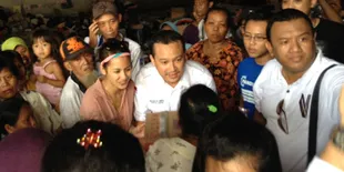 Banyu Biru Gandeng Pevita Pearce Kunjungi Korban Banjir