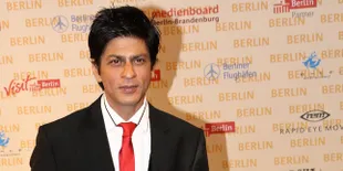 Baru 2 Tahun, AbRam Khan Berlagak Bisa Baca Buku! Unyu Maksimal