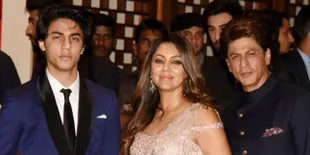 Baru Bebas dari Kasus Narkoba, Video Aryan Khan Anak SRK Tertangkap Kamera Minum di Bar Viral di Medsos