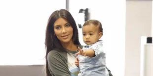 Baru Bisa Jalan, North West 'Disulap' Jadi Bocah Gothic