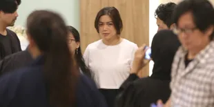 Baru Melahirkan Anak Ketiga, Jessica Iskandar Ungkap Sang Ayah Sempat Jenguk dan Puji Cucunya Cantik