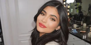 Baru Melahirkan, Kylie Jenner Nggak Mau Pakai Jasa Baby Sitter
