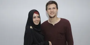 Baru Menikah, Stuart Collin Ternyata Lebih Mesra ke...