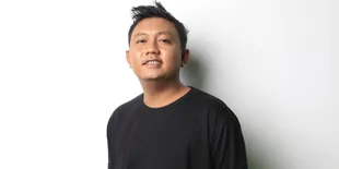 Batal Manggung Karena Genset Tersambar Petir, Begini Cara Denny Caknan Untuk Menghibur Penonton yang Kecewa