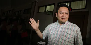 BBM Naik, Ini Sindiran 'Sadis' Farhat Abbas Pada Pemerintah