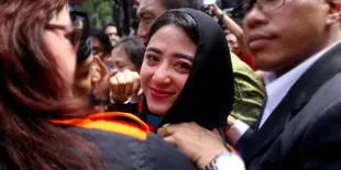 Bebas Dari Penjara, Dewi Perssik Mesra Lagi Dengan Mantan?