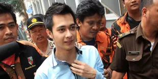 Bebas, Eza Gionino Minta Gado-Gado