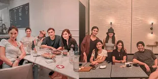 Beda Banget Saat Akting, Ini 7 Potret Akrab Para Pemain 'SUARA HATI ISTRI' di Balik Layar