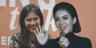 Beda Gaya Syahrini & Dian Sastro Saat Kunjungi Perpustakaan Luar Negeri