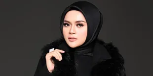 Begini Cara Pedangdut Neng Dessy Bantu Orang Banyak
