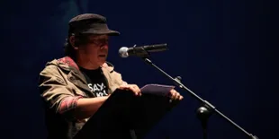 Bela Ayah, Anak Sitok Srengenge Bikin Surat Terbuka di Blog