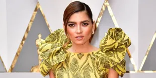 Belahan Terlalu Tinggi, Area Pribadi Artis Ini Tertangkap Kamera