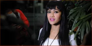 Belajar Al Quran, Julia Perez Impor Ustaz Ganteng Dari Arab