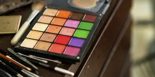 Beli Make Up di Pasar Malam, Muka Gadis Ini Jadi Rusak Parah