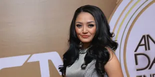 Beli Mobil Sport, Siti Badriah Pesan Plat Nomor Khusus