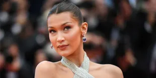 Bella Hadid Nekat Berpose Topless Untuk Cover Vogue Meksiko
