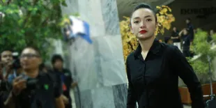Belum Dimaafkan Publik, Zaskia Gotik Pasrah