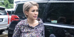 Belum Hendak Menikah, Ini Alasan Nikita Mirzani Pasang Kode di Insta Stories
