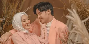 Belum Kesampaian Karena Pandemi, Dinda Hauw dan Rey Mbayang Ingin Bisa Umrah Sekeluarga di Tahun 2021