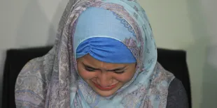 Belum Siap Wawancara, Marshanda Kabur Lewat Pintu Belakang