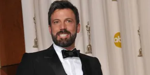 Ben Affleck Rangkap Dua Posisi di Film Bersetting Afrika