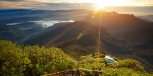Benarkah Gunung Ini Tempat Berpijak Nabi Adam?