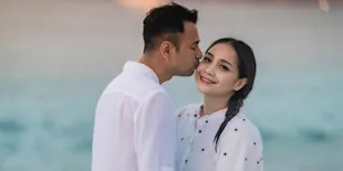 Berangkat ke Acara Nikahan Sule, Raffi Ahmad dan Nagita Slavina Kompak Pakai Baju Pink