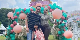 Berangkat ke Bali, Venna Melinda dan Ferry Irawan Minta Doa Restu Keluarga Sekaligus Prewedding