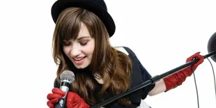 Berapa Sih Harus Bayar Untuk Malam Spesial Bareng Demi Lovato?