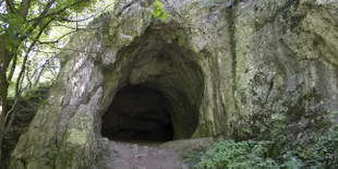 Berburu Mutiara di Gua Ini, Yuk!