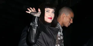 Beredar Foto Madonna Membantai Banyak Orang!