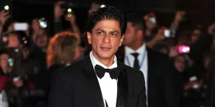 Beredar! Potret Lawas SRK Bareng Ibunda, Super Mirip AbRam Khan
