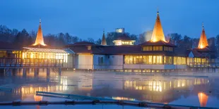 Berendam di Danau Air Panas Terbesar di Eropa, Yuk!