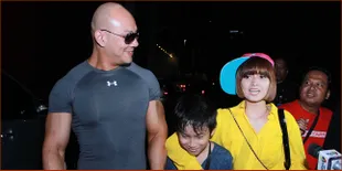 Bergandengan Tangan, Chika Jessica Bikin Deddy Corbuzier KO