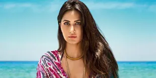 Bergaun Merah Menyala Cleavage Terbuka, Katrina Kaif Cantik!