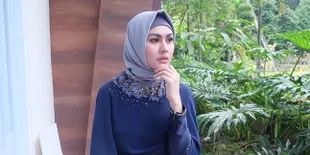 Berhijrah & Memakai Hijab, Ini Pesan Kartika Putri Untuk Anak Muda