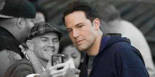 Beri Kejutan, Ben Affleck Ajak Fans Naik Mobil Batman