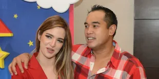 Beribadah Haji, Nia Ramadhani Sempat Tutupi Wajah Dengan Cadar Hitam