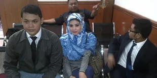 Berjilbab, Novi Amalia Justru Laris Dapat Job