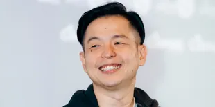 Berkat 'SITI', Ernest Prakasa Percaya Diri 'JATUH CINTA SEPERTI DI FILM-FILM' Mencuri Hati Penonton dengan Format Hitam Putih