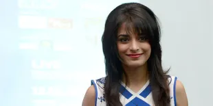Bermata Kucing, Pooja Sharma Mempesona Bak Ratu Cleopatra